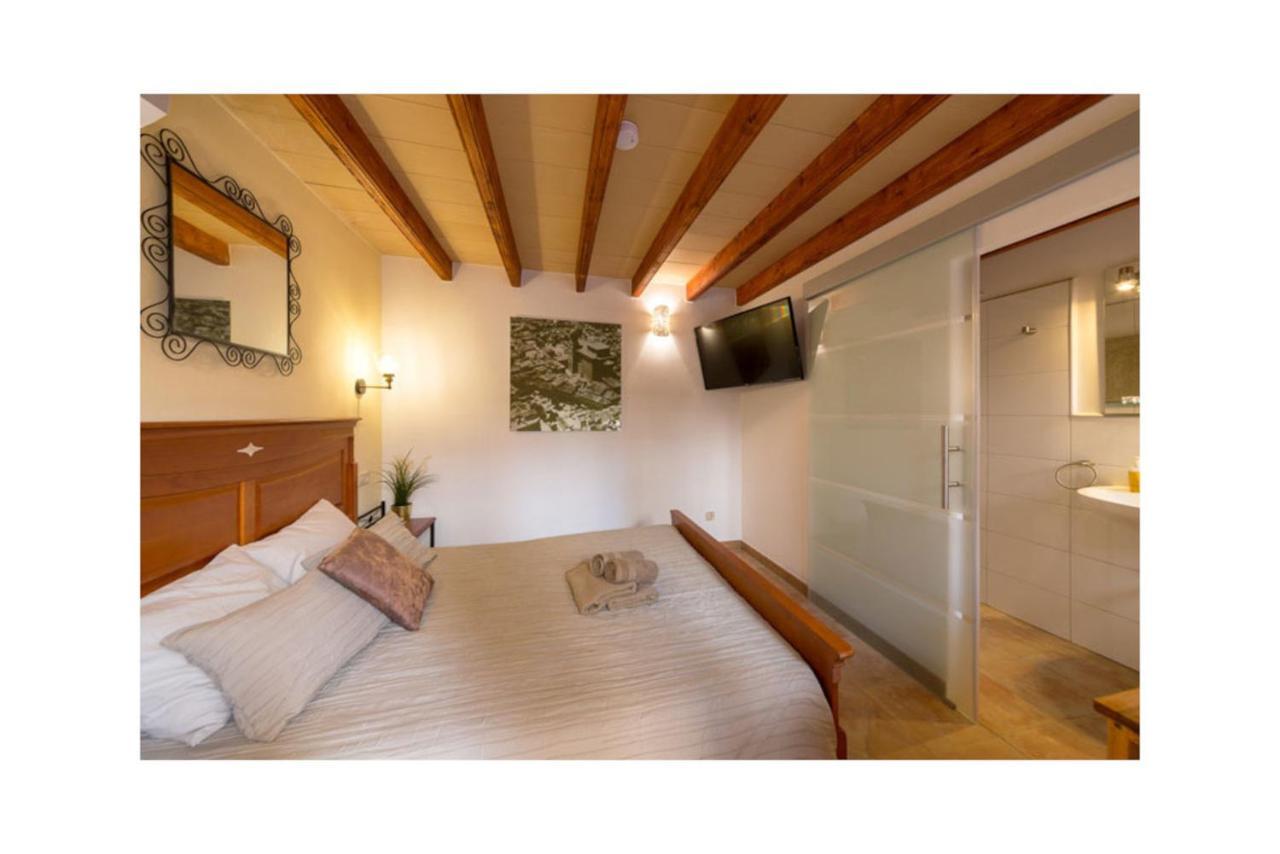Boutique Hostal "Born53" Im Stadtkern Von Llucmajor, Mallorca Aparthotel Llucmajor  Bagian luar foto